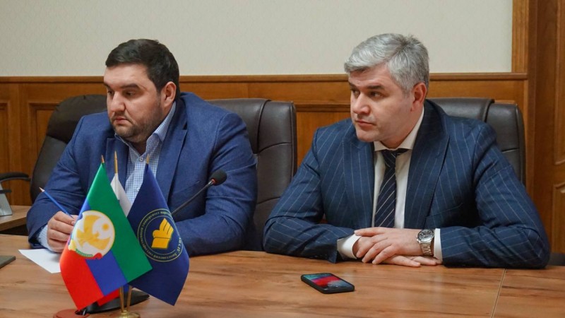 Заур Эминов провёл совещание Оргкомитета по подготовке и проведению конференции