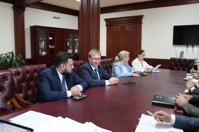 Заур Эминов встретился с представителями крупного ярмарочного комплекса в стране