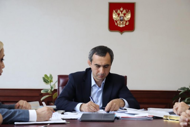 Заур Эминов провел еженедельное рабочее совещание