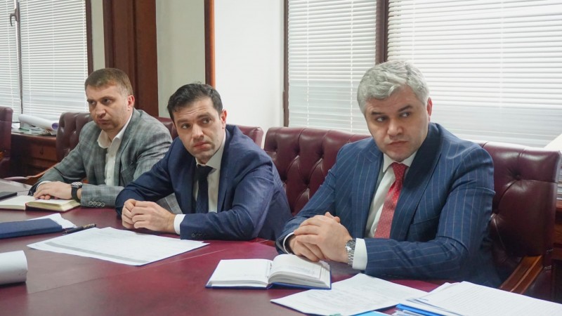 В Минимуществе Дагестана состоялось совещание по внутренним вопросам ведомства