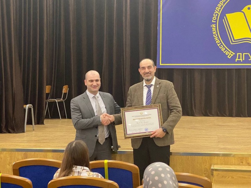 Мурад Алиев вручил почетные грамоты руководству ДГУНХ