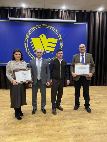 Мурад Алиев вручил почетные грамоты руководству ДГУНХ