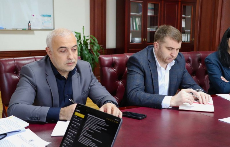 Под руководством Заура Эминова прошло еженедельное аппаратное совещание