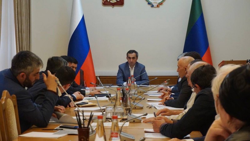 Под руководством Заура Эминова прошло совещание по вопросу использования части земельного участка трассы государственного скотопрогона, расположенного в Сулакской зоне