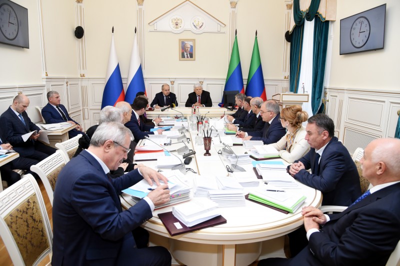 Мурад Алиев принял участие в заседании Президиума НС РД