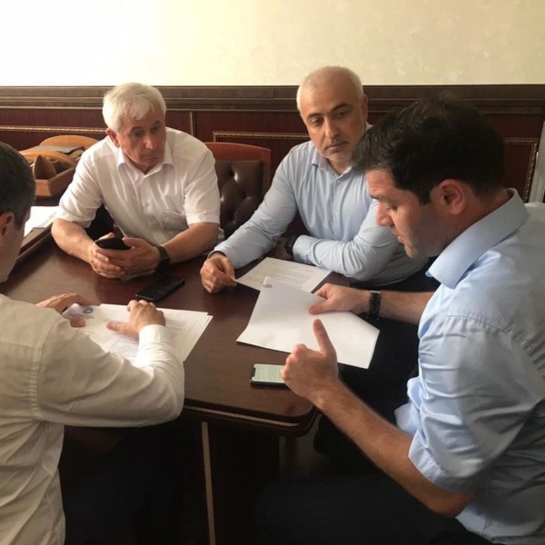 Эмиль Татаев провел встречу с министром промышленности и торговли РД