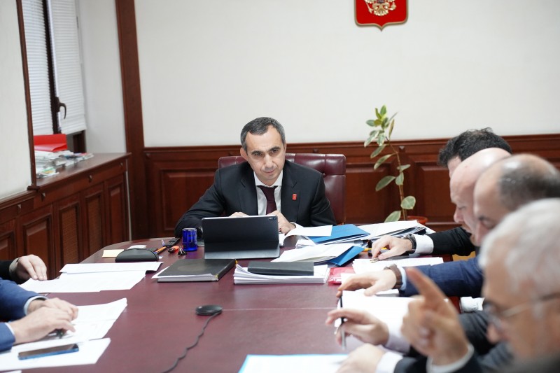 Вопросы списания затрат, понесенных на незавершенное строительство объектов числящихся за «Агростроем», обсудили в Минимуществе Дагестана под руководством вице-премьера – министра Заура Эминова
