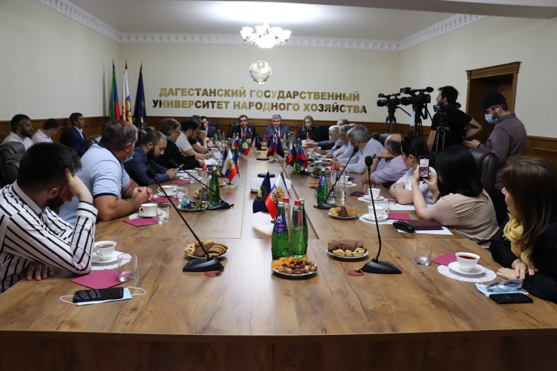 Заур Эминов рассказал на пресс-конференции о проблемах земельно-имущественного комплекса Дагестана