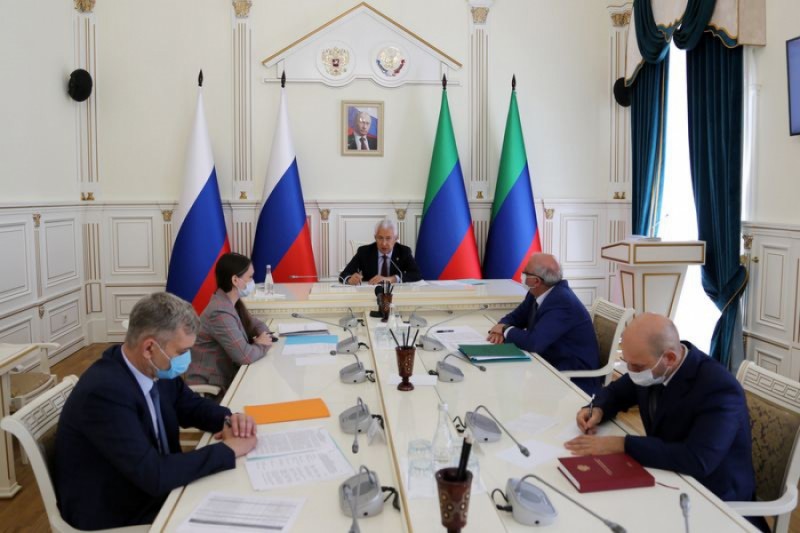 Под руководством Главы Дагестана обсуждена организация горячего питания для школьников