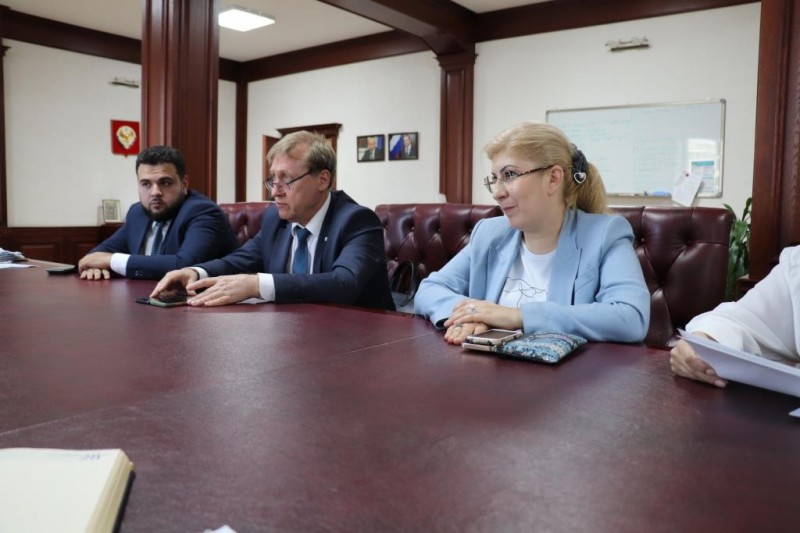Заур Эминов встретился с представителями крупного ярмарочного комплекса в стране