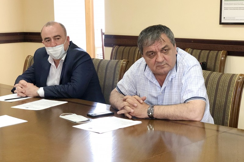 Агарагим Кагиргаджиев с депутатами Народного Собрания РД посетили Буйнакский район