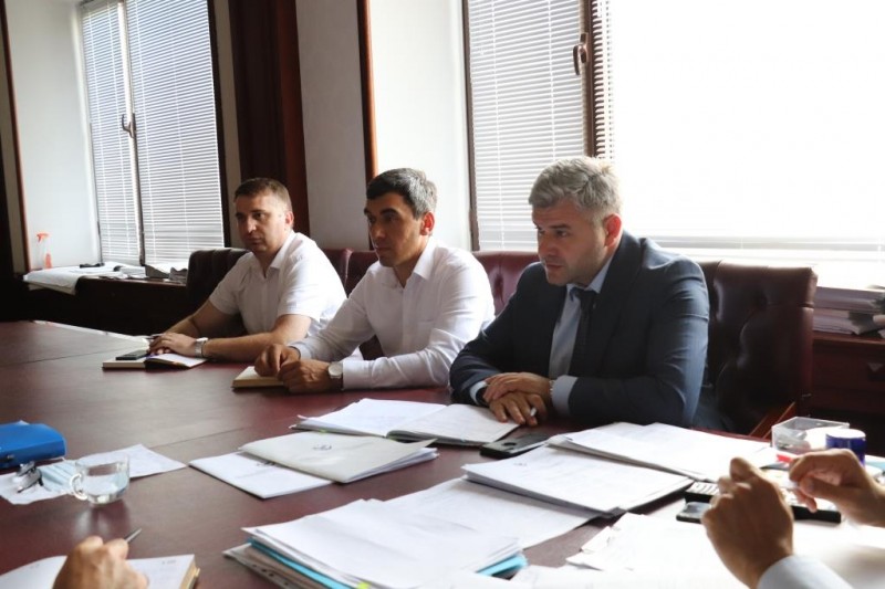 Заур Эминов встретился с представителями поселков Тарки, Альбурикент и Кяхулай