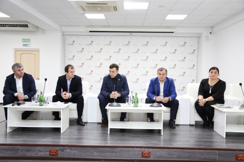 В Республиканском МФЦ прошел четвертый и заключительный семинар специалистов центра  «Мои Документы» и Минимущества Дагестана
