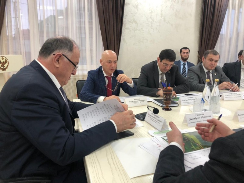 Агарагим Кагиргаджиев принял участие в обсуждении актуальных проблем в сфере санитарно-экологического благополучия республики