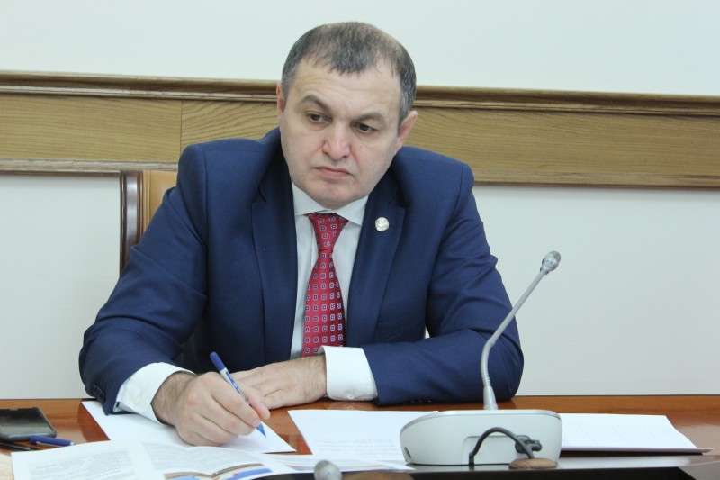 Агарагим Кагиргаджиев провел совещание по вопросу воздушных судов, находящихся в распоряжении Дагестана