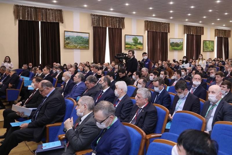 Заур Эминов принял участие в конференции по комплексному развитию территорий в Дагестане