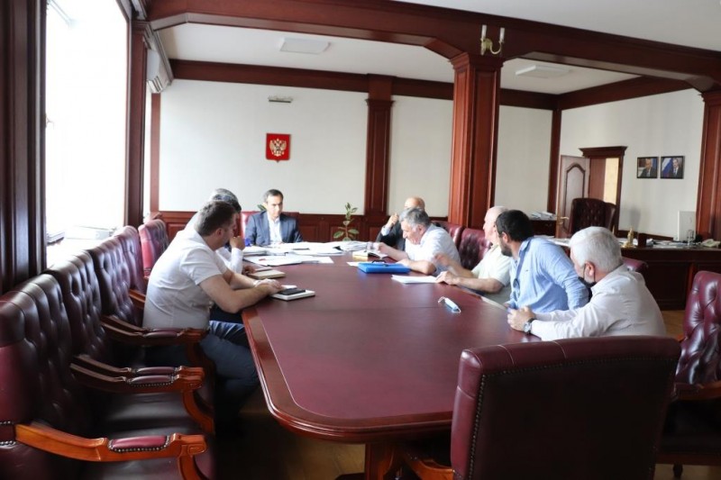 Заур Эминов встретился с представителями поселков Тарки, Альбурикент и Кяхулай