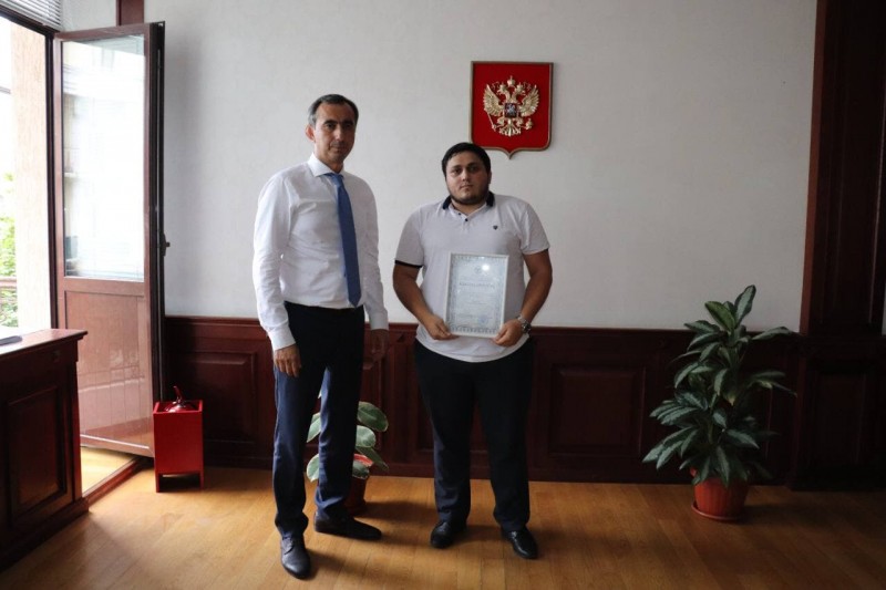 Заур Эминов поздравил выпускников ДГУНХ с успешным окончанием учебы