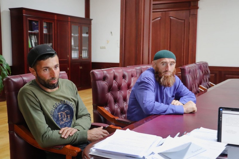 Заур Эминов провёл приём граждан в Минимуществе Дагестана