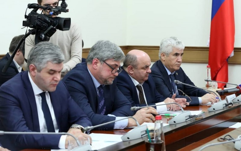 Председатель Правительства Дагестана Артём Здунов провел совещание по вопросам развития газового хозяйства республики