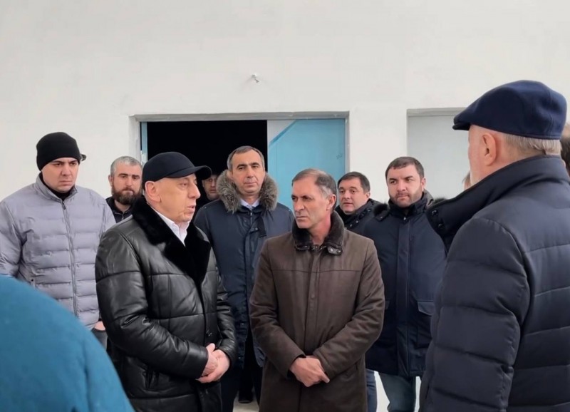 Заур Эминов совместно с делегацией Народного собрания осмотрел ряд объектов в Бабаюртовском районе