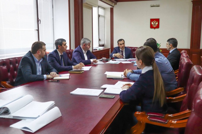 В Минимуществе Дагестана прошло рабочее совещание с руководством Минэнерго РД