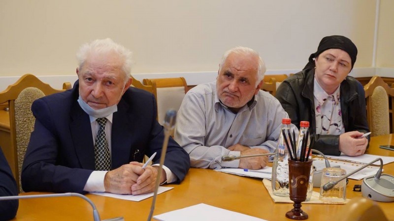Под руководством Заура Эминова прошло совещание по вопросу использования части земельного участка трассы государственного скотопрогона, расположенного в Сулакской зоне