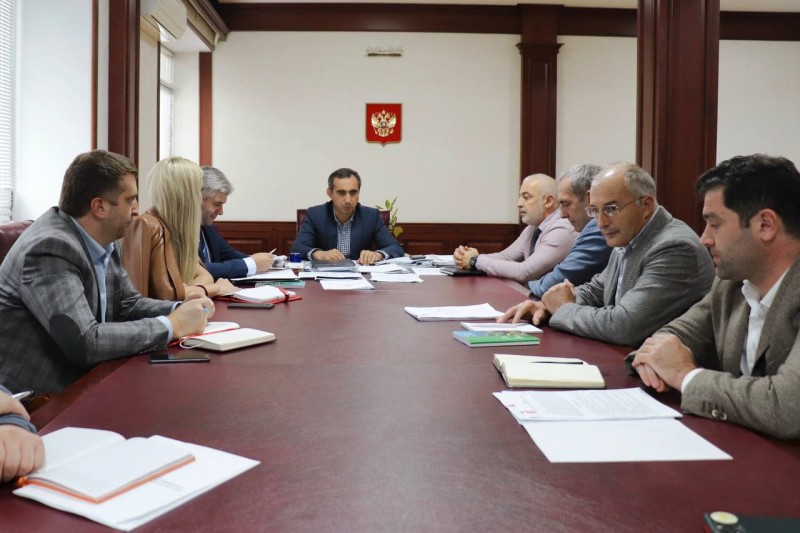 В Минимуществе Дагестана прошла встреча с представителями ДГУНХ