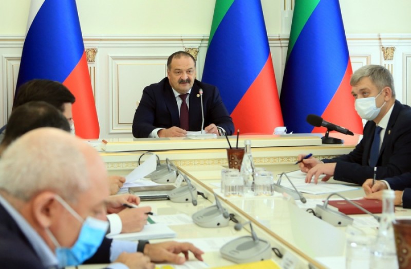 Поступление налоговых доходов в бюджет республики обсудили под руководством Врио Главы Дагестана