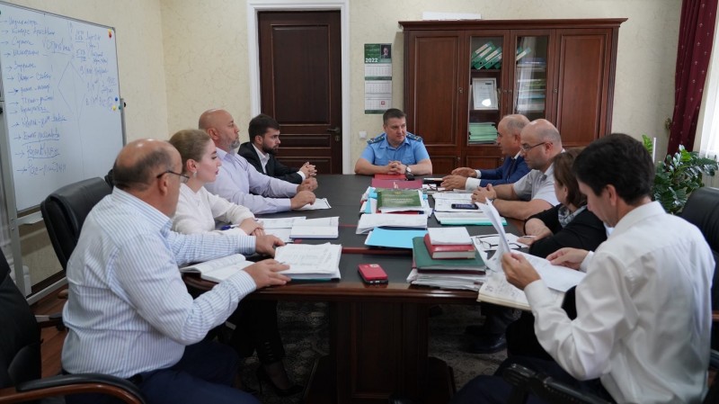 Рассмотрено прокурорское представление об устранении нарушений законодательства в сфере виноградарства и виноделия, а также мелиорации земель
