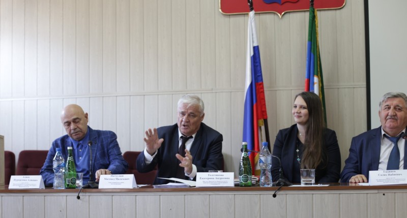 Под руководством Екатерины Толстиковой обсуждены вопросы инвентаризации земельных участков, находящихся в госсобственности республики