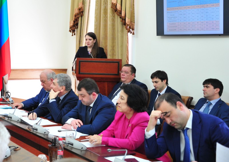 Обсуждены меры по эффективному использованию газового и электросетевого хозяйств, находящихся в государственной собственности Дагестана