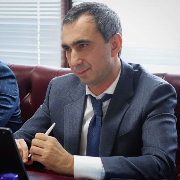 Заур Эминов прокомментировал итоги отчетного доклада премьер-министра республики Абдулмуслима Абдулмуслимова Народному Собранию