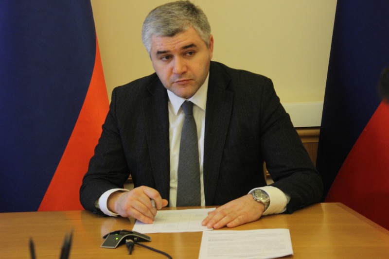 Хабиб Джанаев провел ВКС по вопросам проведения комплексных кадастровых работ в 2020 году с муниципальными образованиями республики Дагестан