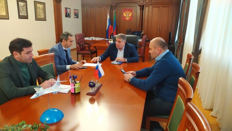 По поручению Главы Дагестана Заур Эминов провел рабочую встречу с ректором ДГПУ по вопросу эффективного использования зданий, где осуществляет деятельность Центр олимпийской подготовки