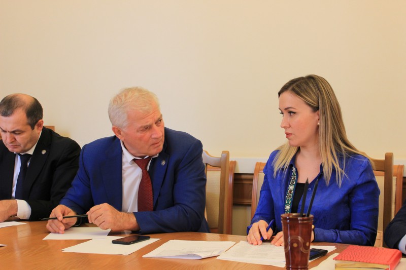 В Правительстве Дагестана обсудили работу муниципальных районов с промежуточным отчётом о государственной кадастровой оценке