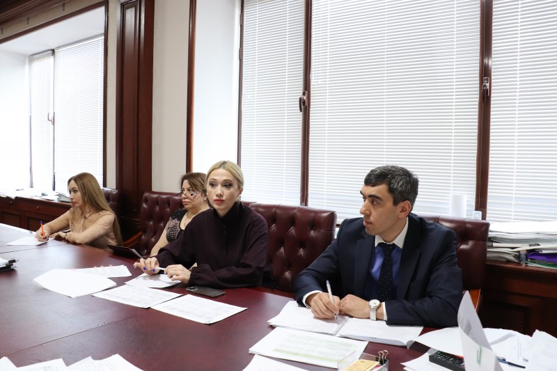 Заур Эминов провел совещание по вопросу поступления неналоговых доходов в республиканский бюджет