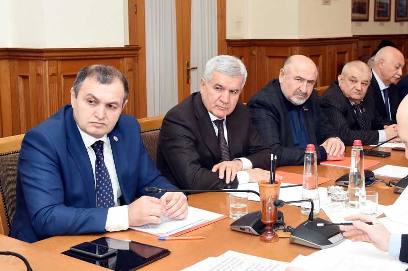 В обсуждении законопроектов «О налоге на имущество организаций» принял участие Министр Минимущества Дагестана