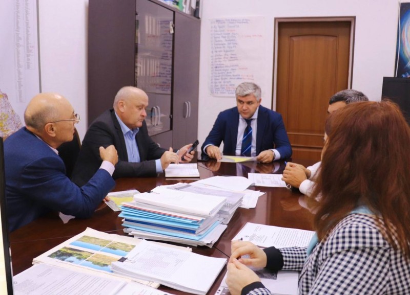 Дорожную карту по образованию и отводу "ГОК Кварц" обсудили в Минимуществе Дагестана