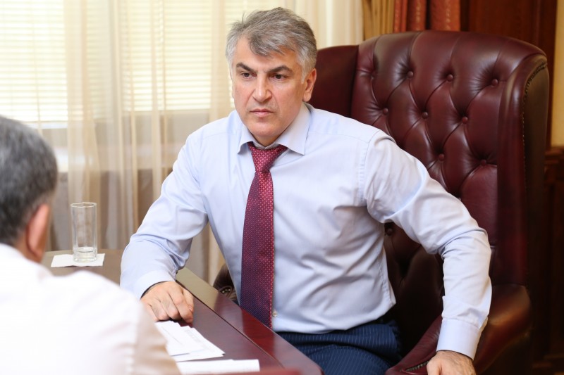 Руководитель Минимущества РД Руслан Магомедов провел плановое совещание ведомства