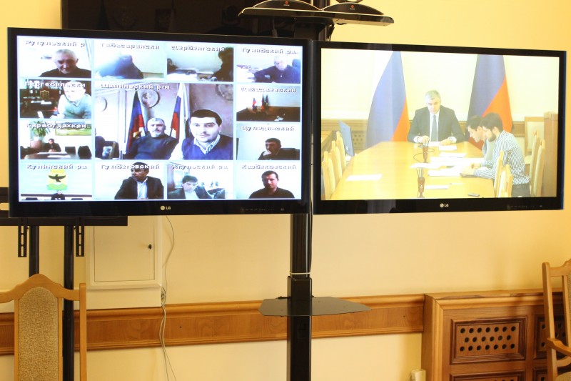 Хабиб Джанаев провел ВКС по вопросам проведения комплексных кадастровых работ в 2020 году с муниципальными образованиями республики Дагестан