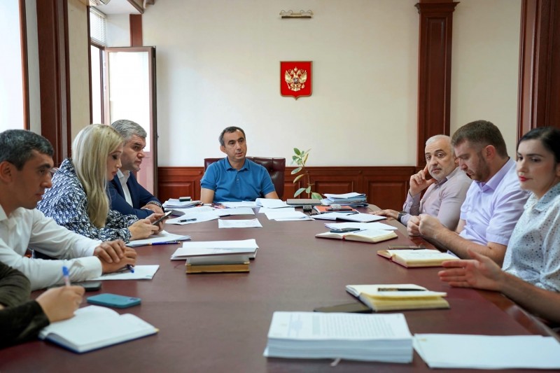 Еженедельное аппаратное совещание прошло под руководством Заура Эминова