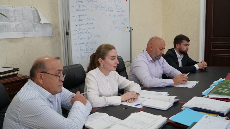 Рассмотрено прокурорское представление об устранении нарушений законодательства в сфере виноградарства и виноделия, а также мелиорации земель