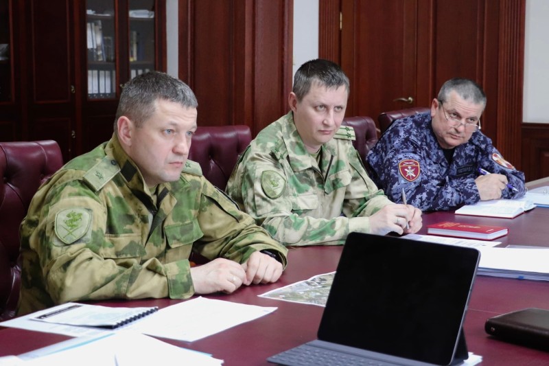 Глава Минимущества Заур Эминов провёл рабочую встречу с представителями Росгвардии