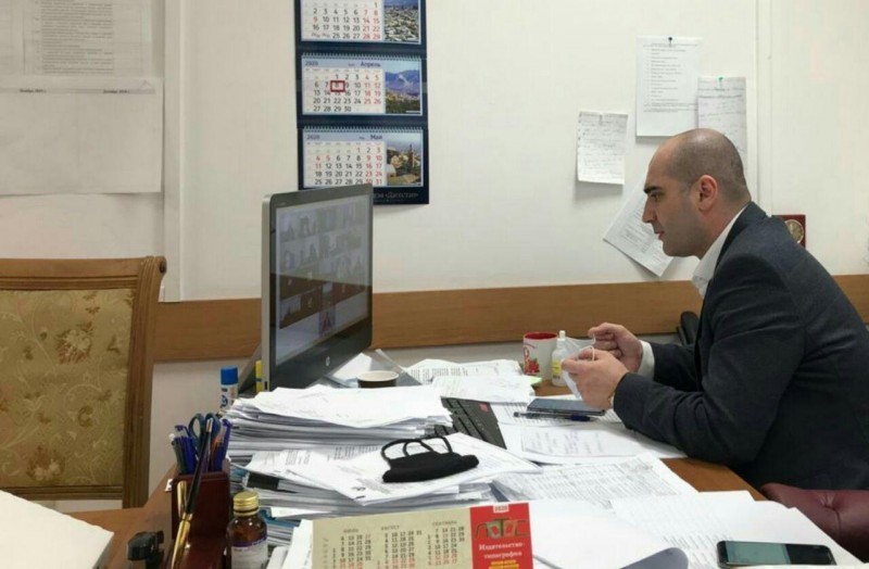 Мурад Алиев провел ВКС по вопросу регистрации и оформления бесхозяйных объектов недвижимости.