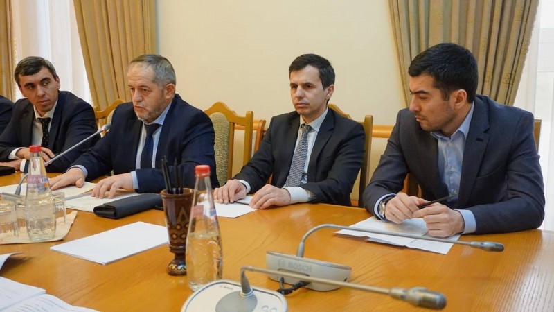 Под руководством Заура Эминова прошло совещание по вопросу использования части земельного участка трассы государственного скотопрогона, расположенного в Сулакской зоне