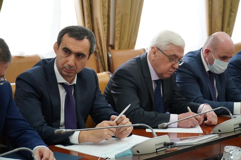Заур Эминов принял участие в обсуждении вопросов строительства объектов инженерной инфраструктуры на переселенческой территории Новолакского района