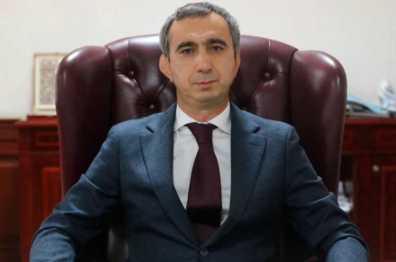 Поздравление заместителя Председателя Правительства РД - министра по земельным и имущественным отношениям РД З.Э.Эминова с Днём работников казначейства