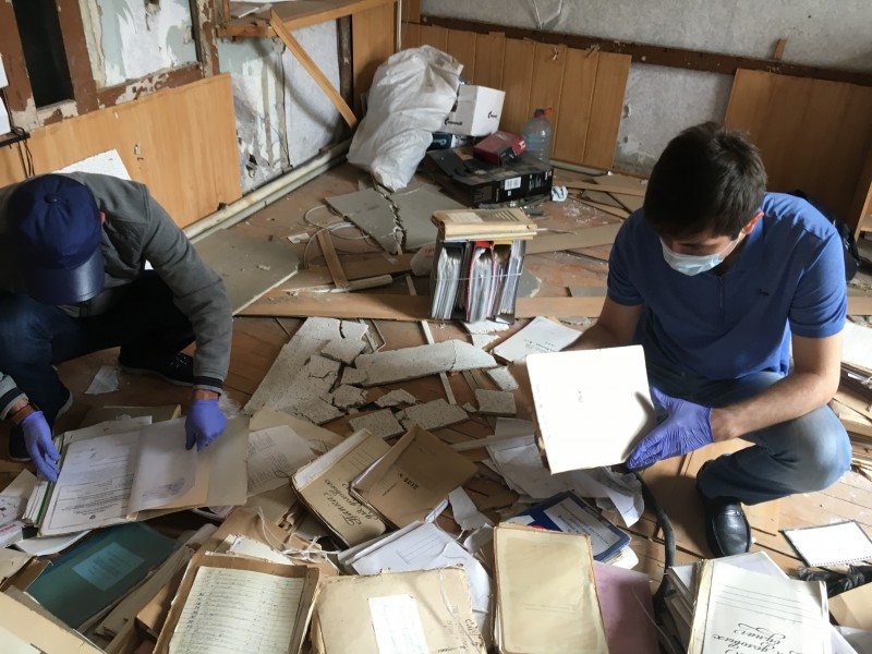 В заброшенном помещении одного из офисных зданий в столице Дагестана найдены важные архивные документы