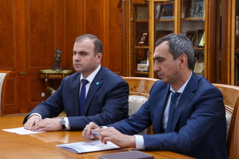 Руководитель Минимущества Заур Эминов встретился с Главой Дагестана